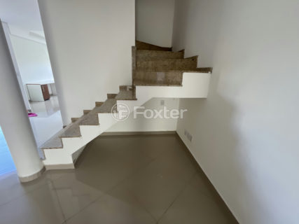 Image 3 - 1011576