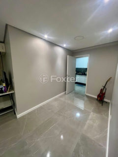 Image 9 - 1011583