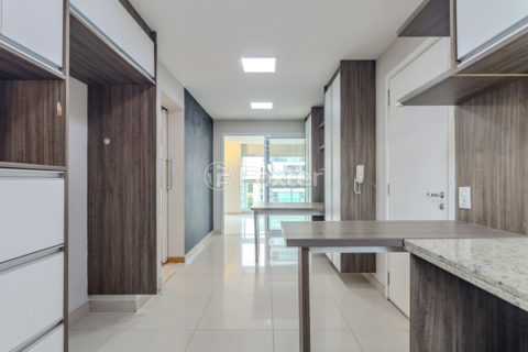 Image 32 - 1011653