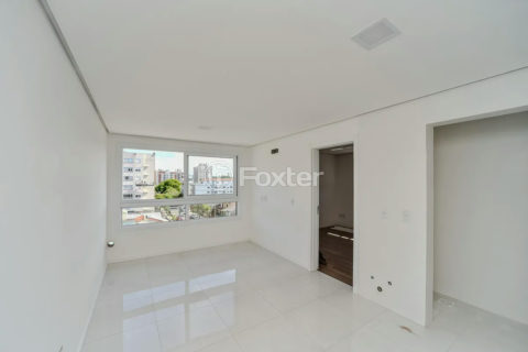 Image 13 - 1011690