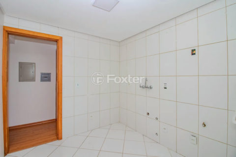 Image 10 - 1011698