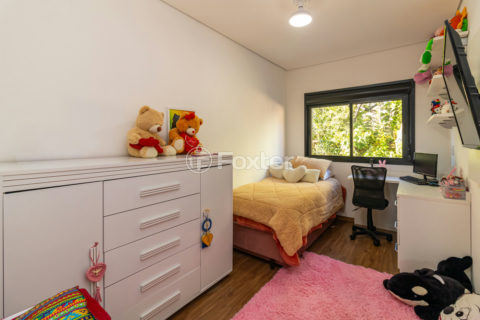 Image 17 - 1011719