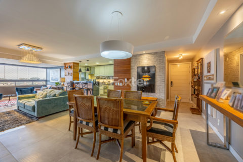 Image 1 - 1011743