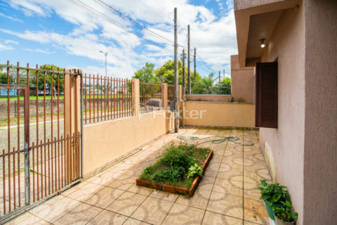 Image 33 - 1011761