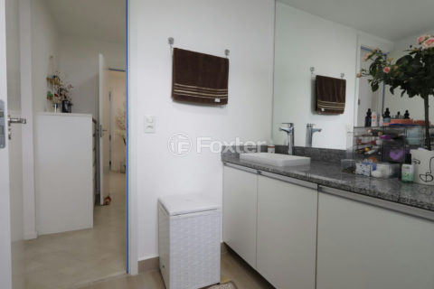 Image 30 - 1011843
