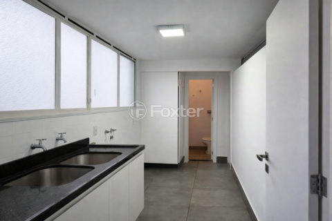 Image 3 - 1011870