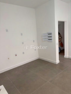 Image 5 - 1011878