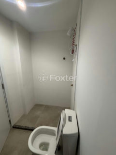 Image 4 - 1011878