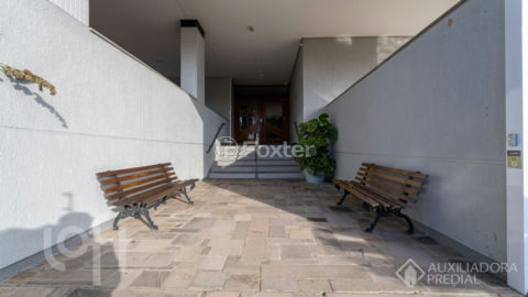 Image 37 - 1011915