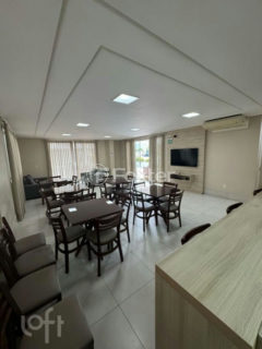 Image 21 - 1011926