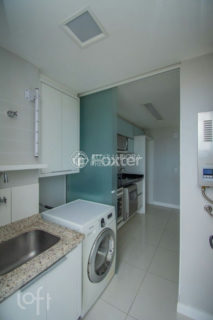 Image 8 - 1011930