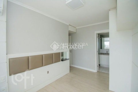 Image 10 - 1011930