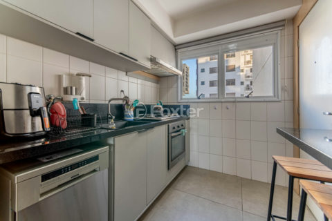 Image 19 - 1011934