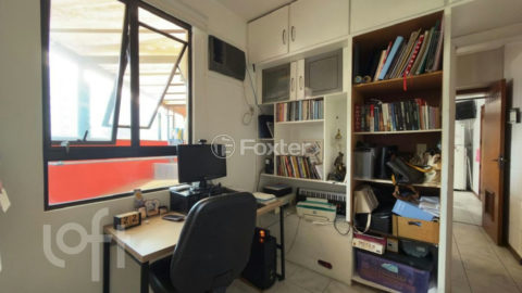 Image 18 - 1012083