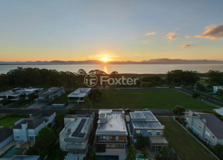 Image 1 - 1012395