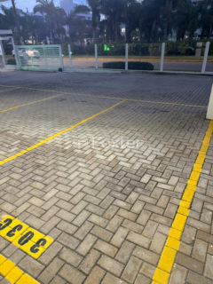 Image 23 - 1012433