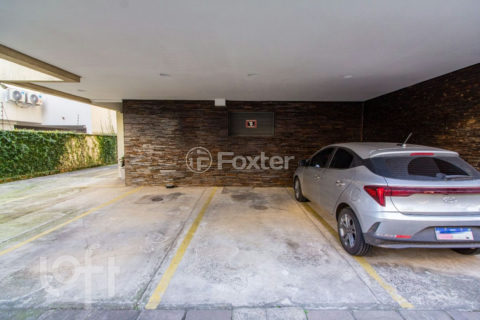 Image 27 - 1012578