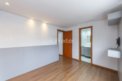 Image 7 - 1012800