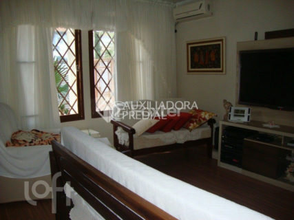 Image 20 - 1012810