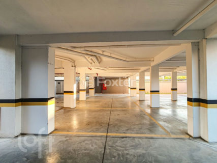 Image 37 - 1012858