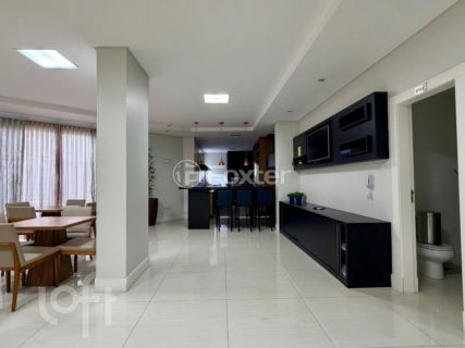 Image 39 - 1012950