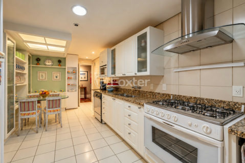 Image 35 - 1013357
