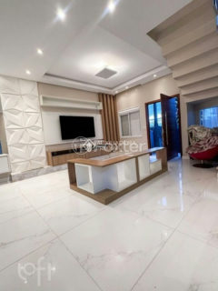 Image 38 - 1014298