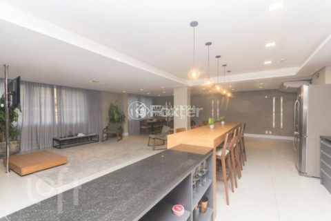 Image 37 - 1014982