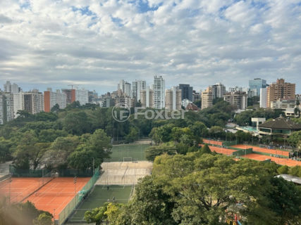 Image 8 - 1015083