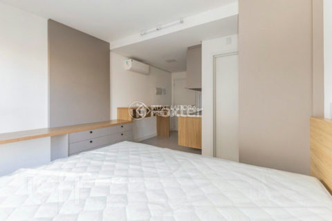 Image 2 - 1015242