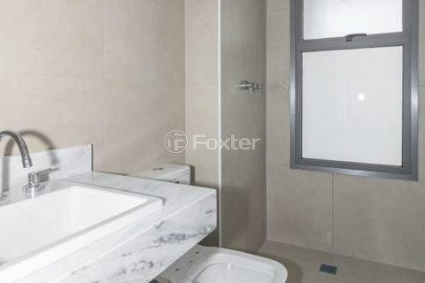 Image 22 - 1015300