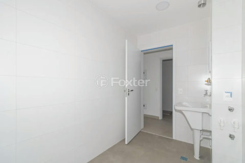 Image 27 - 1015300