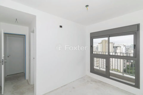 Image 17 - 1015300