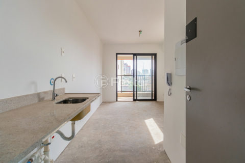 Image 26 - 1015384