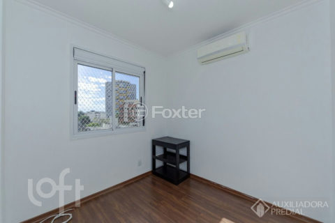 Image 20 - 1015423