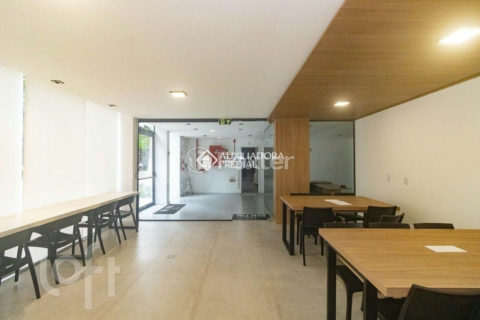 Image 29 - 1015656