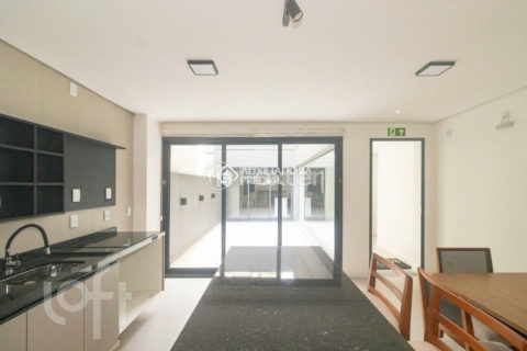 Image 25 - 1015656