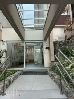 Image 10 - 1015684