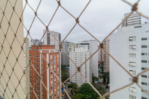 Image 22 - 1015900