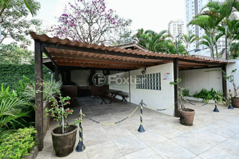 Image 2 - 1015949