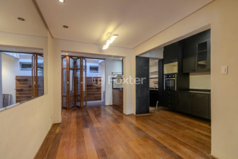 Image 21 - 1016506