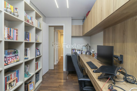 Image 24 - 1016944