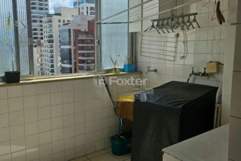Image 11 - 1016968
