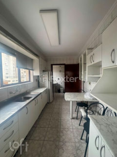 Image 3 - 1016994