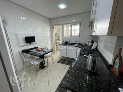Image 11 - 1017304
