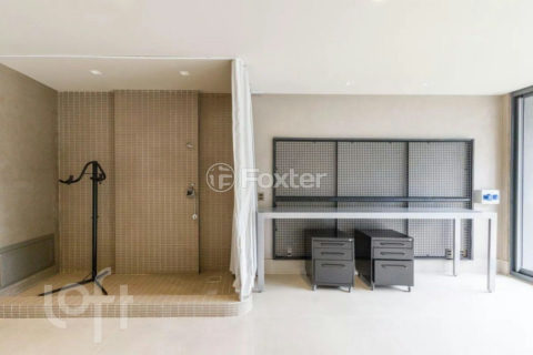 Image 22 - 1017344