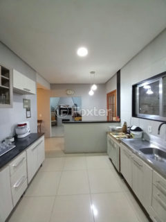 Image 3 - 1017386