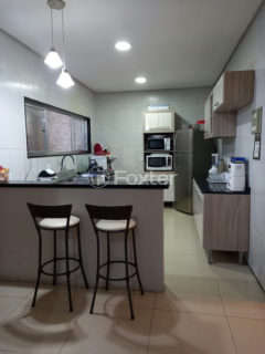 Image 4 - 1017386