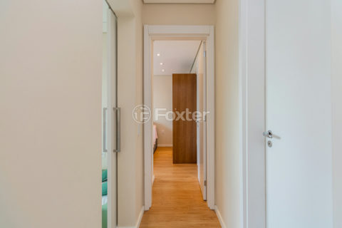 Image 9 - 1017497