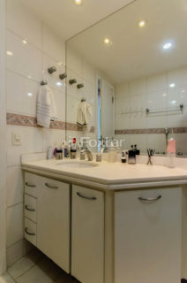 Image 38 - 1017499